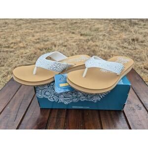 Skechers Size 7 Cali Luxe Foam Summer Dazzling Charm Sandals Flip Flops White